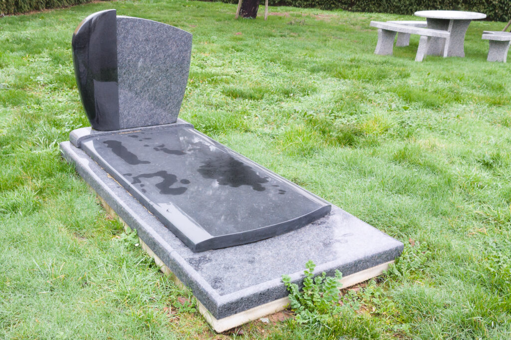 A ledge type headstone